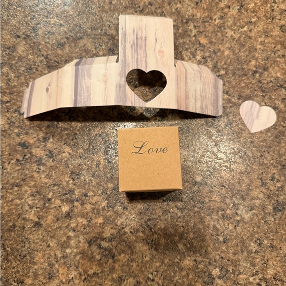 Heart Cutout Love Box - Picture 4 of 4